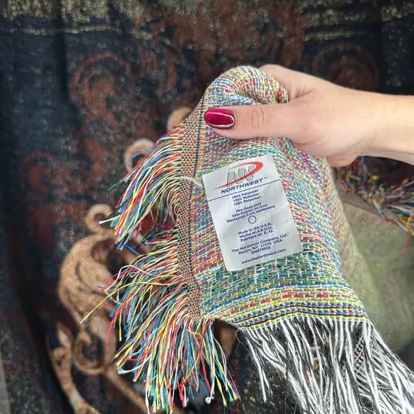 Harry Potter Hogwarts Metallic Woven Throw Blanket - Picture 5 of 5